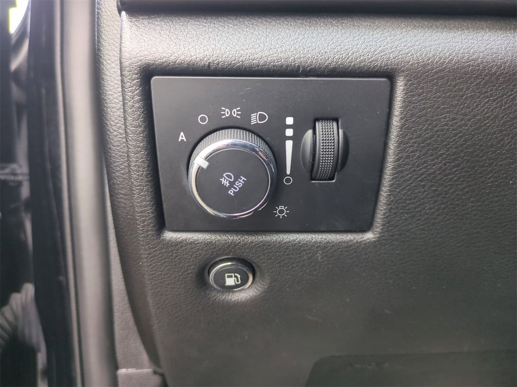 Thumbnail: 2021 Jeep Grand Cherokee - 32