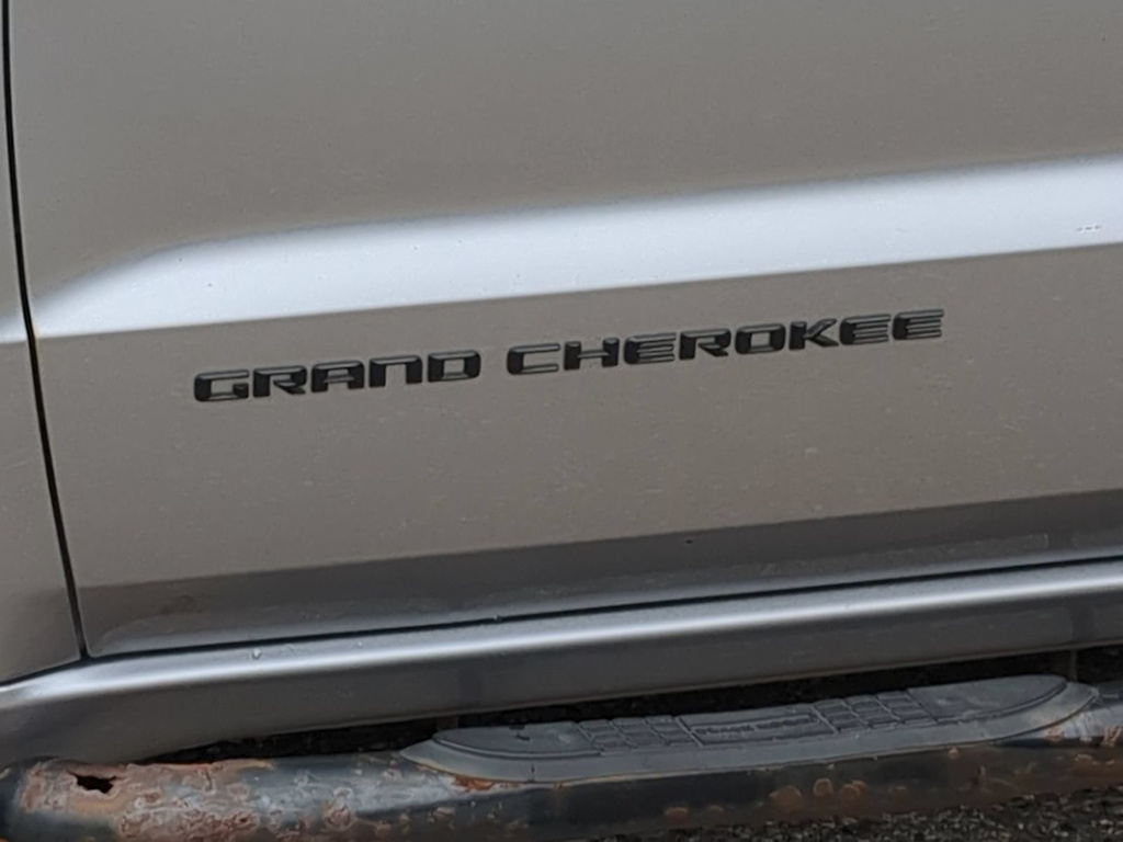 Thumbnail: 2015 Jeep Grand Cherokee - 24