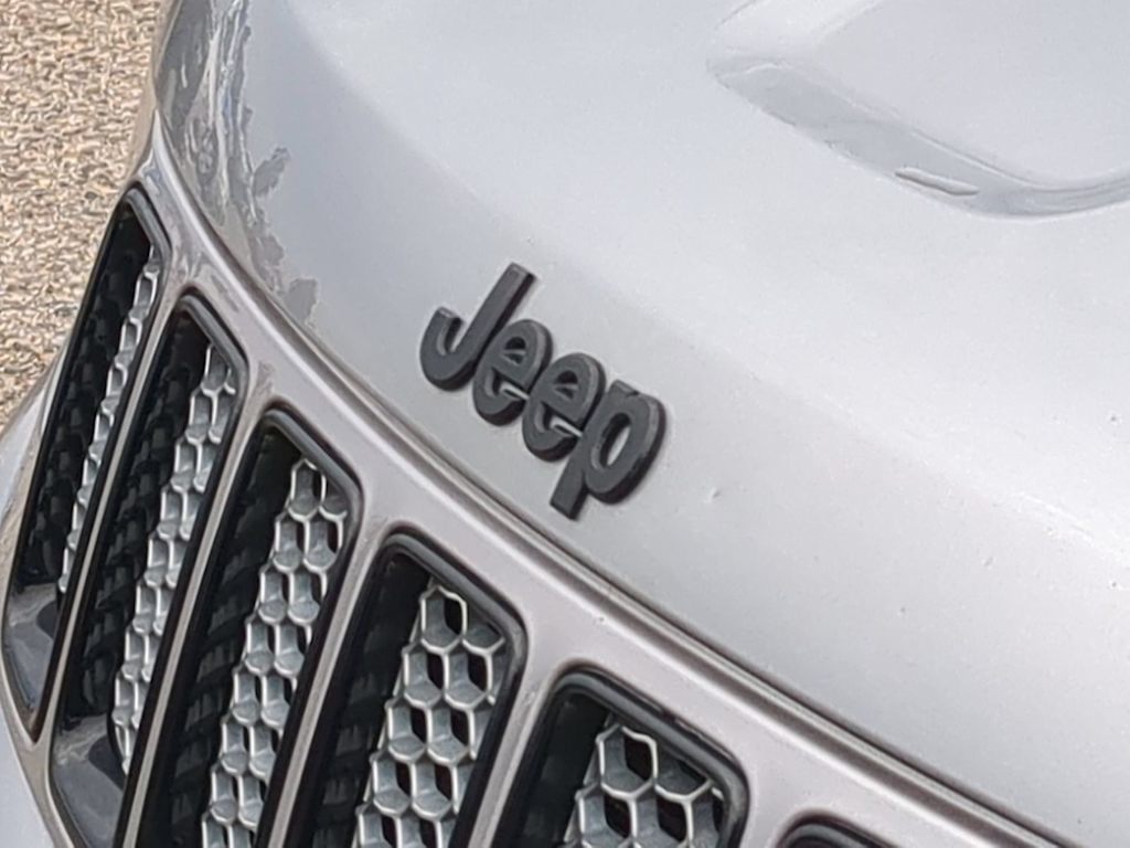 Thumbnail: 2015 Jeep Grand Cherokee - 7