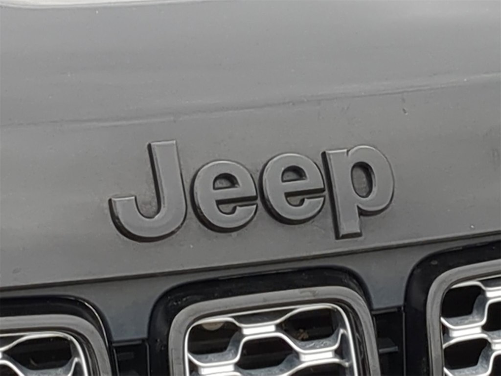 Thumbnail: 2022 Jeep Grand Cherokee - 32