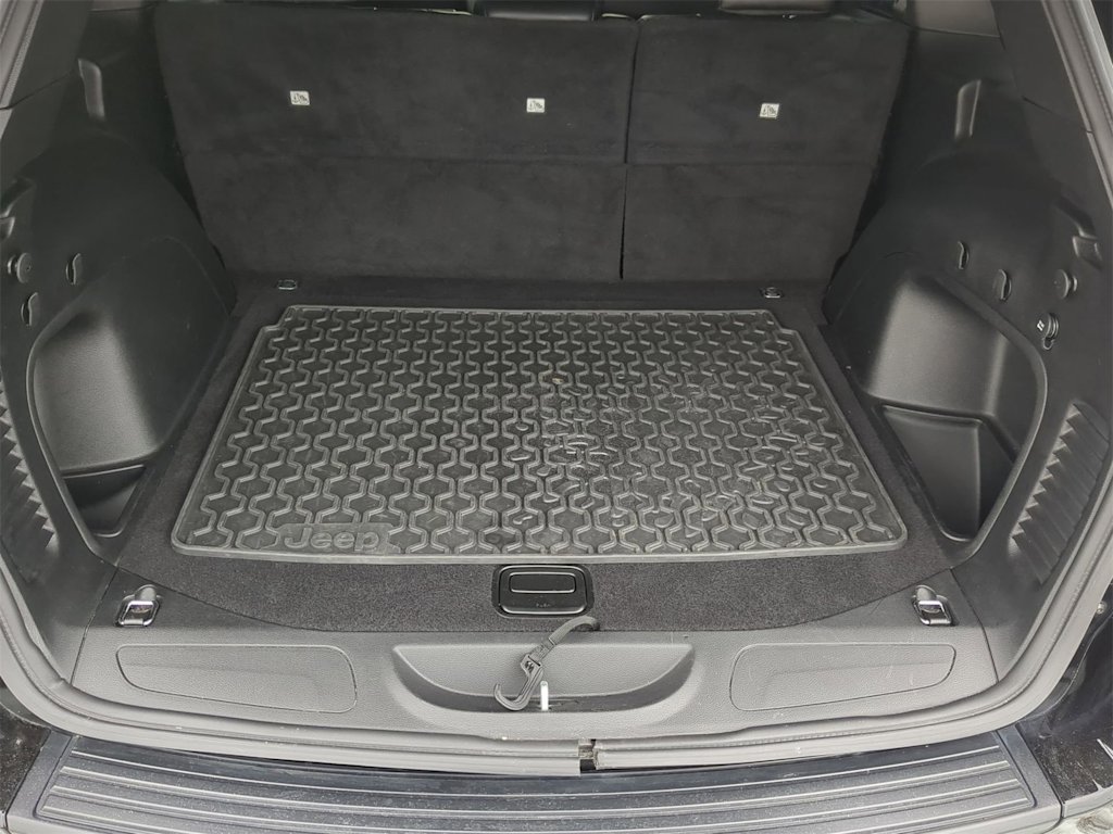 Thumbnail: 2022 Jeep Grand Cherokee - 17