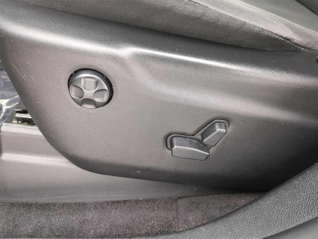 Thumbnail: 2018 Jeep Grand Cherokee - 25