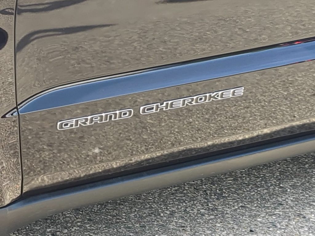 Thumbnail: 2020 Jeep Grand Cherokee - 23