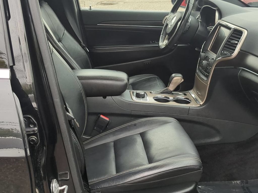Thumbnail: 2016 Jeep Grand Cherokee - 11