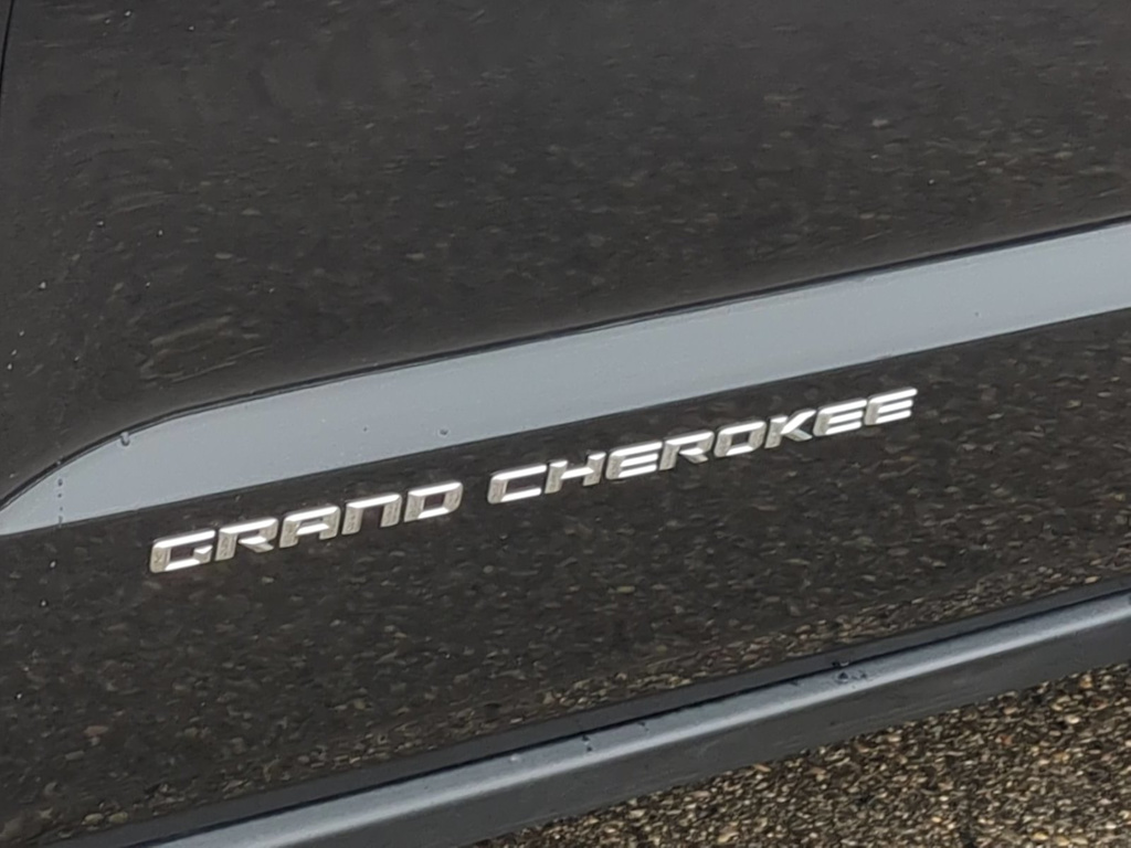 Thumbnail: 2016 Jeep Grand Cherokee - 24