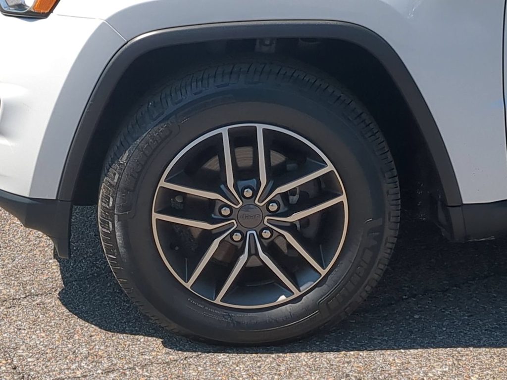 Thumbnail: 2020 Jeep Grand Cherokee - 8