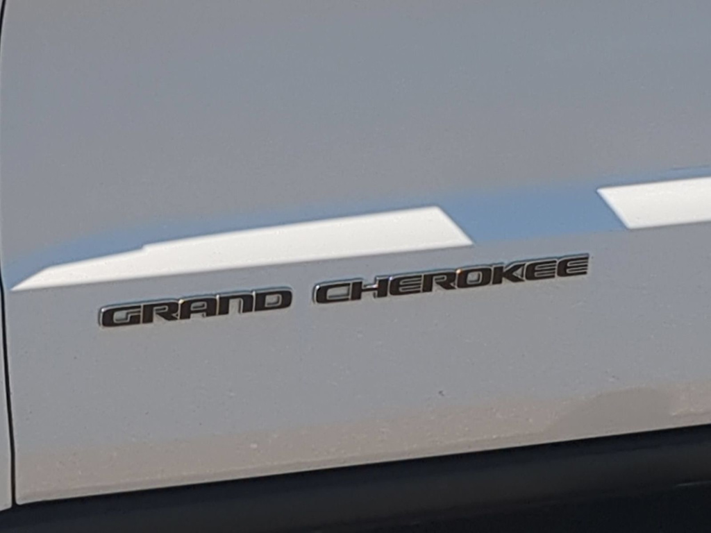 Thumbnail: 2020 Jeep Grand Cherokee - 24