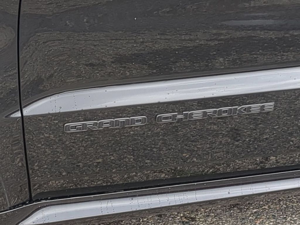 Thumbnail: 2021 Jeep Grand Cherokee - 25