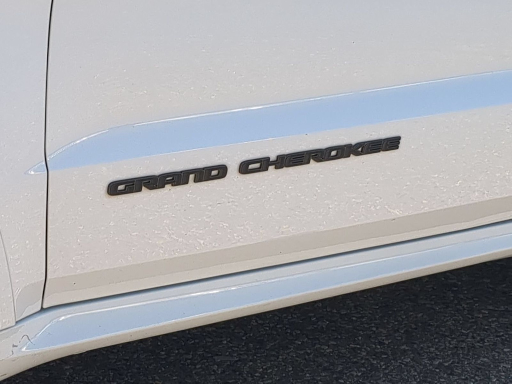 Thumbnail: 2020 Jeep Grand Cherokee - 23