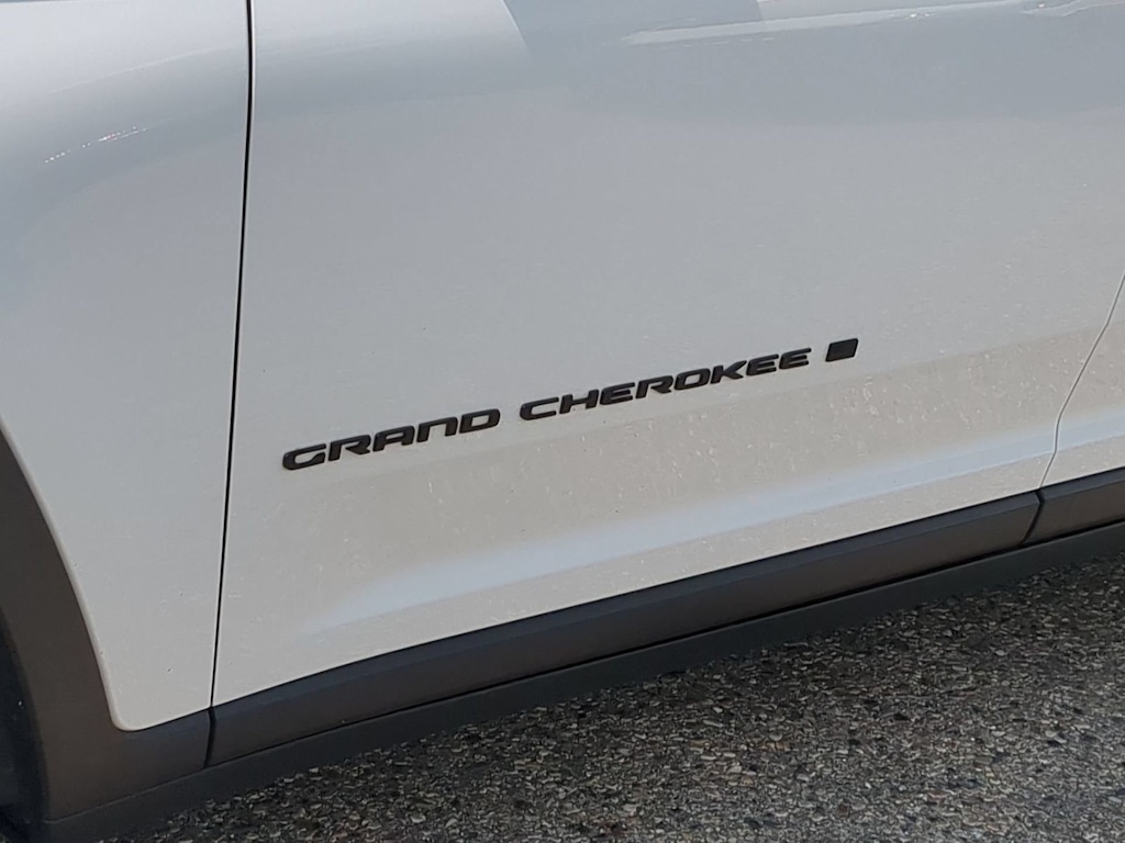 Thumbnail: 2023 Jeep Grand Cherokee - 22