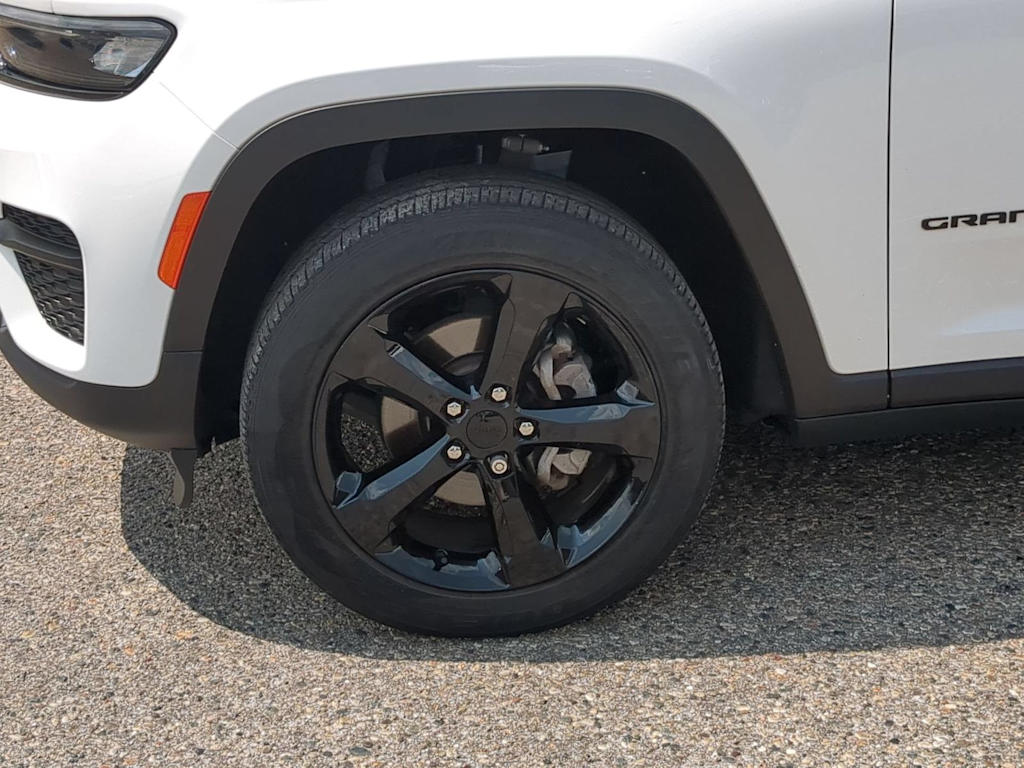 Thumbnail: 2023 Jeep Grand Cherokee - 8