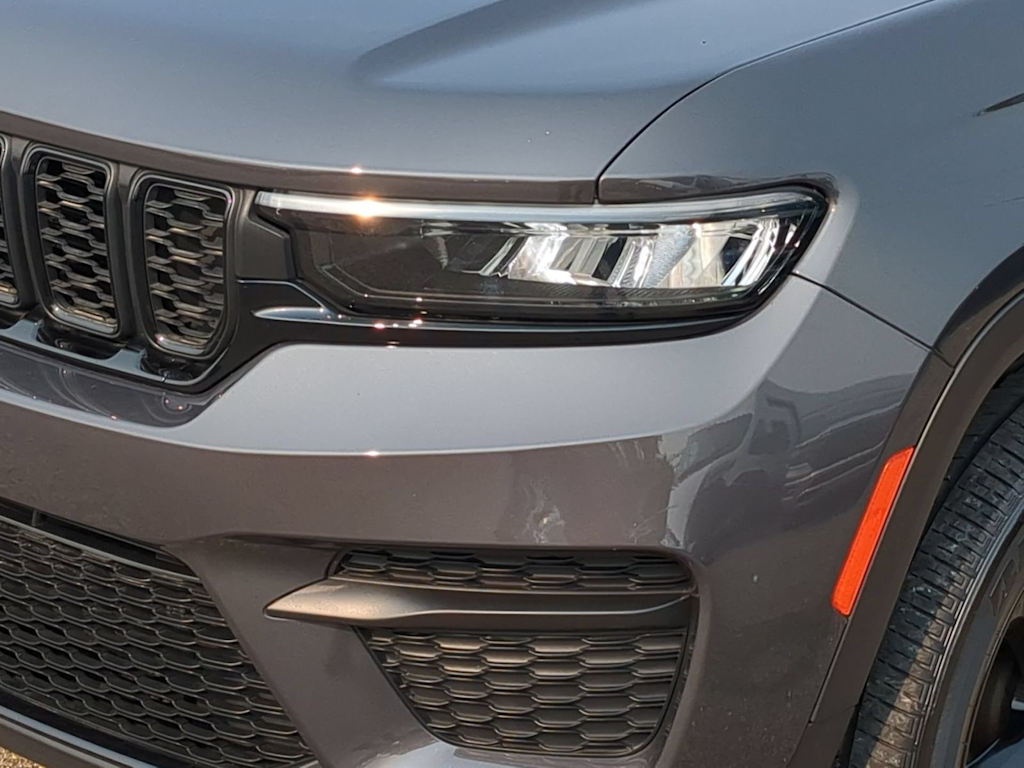 Thumbnail: 2023 Jeep Grand Cherokee - 24