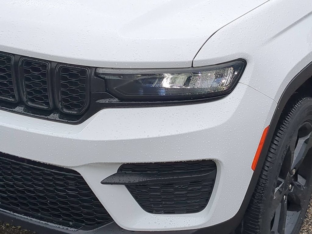 Thumbnail: 2023 Jeep Grand Cherokee - 23