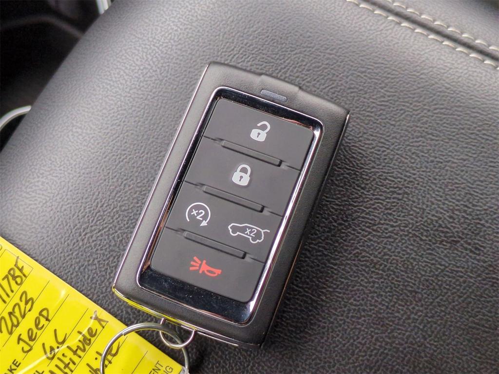 Thumbnail: 2023 Jeep Grand Cherokee - 17