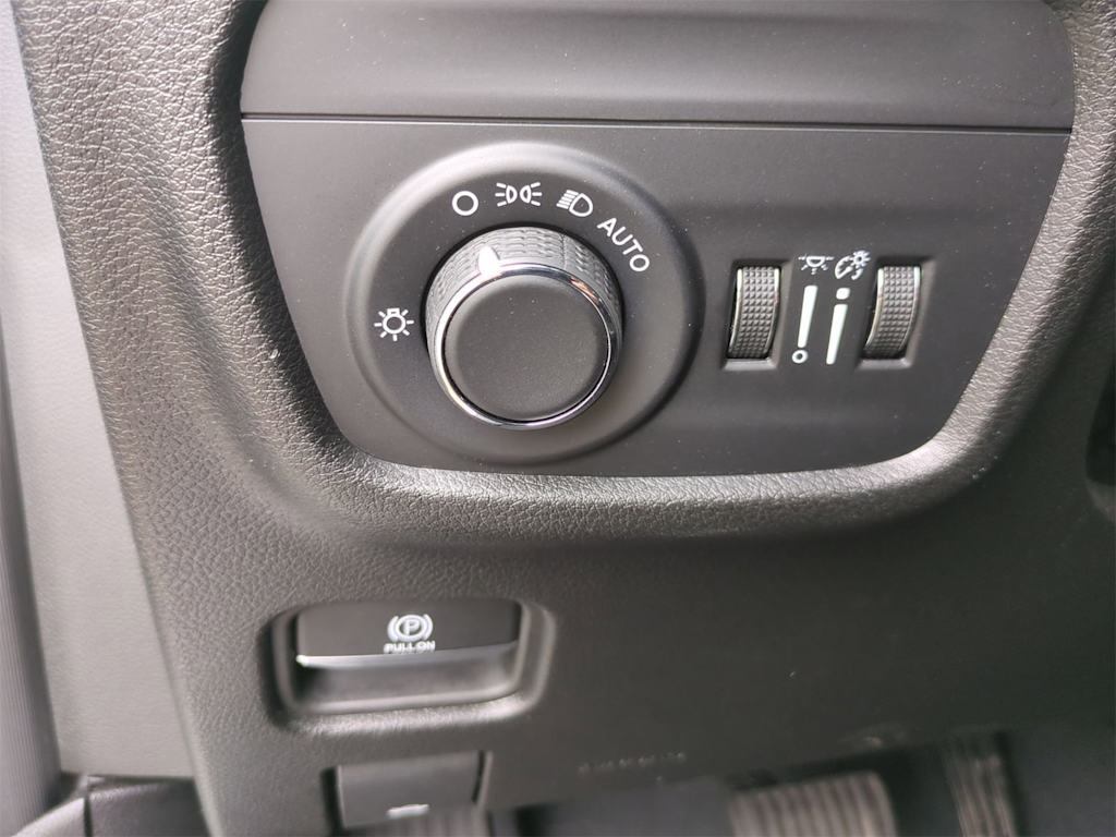 Thumbnail: 2023 Jeep Grand Cherokee - 32