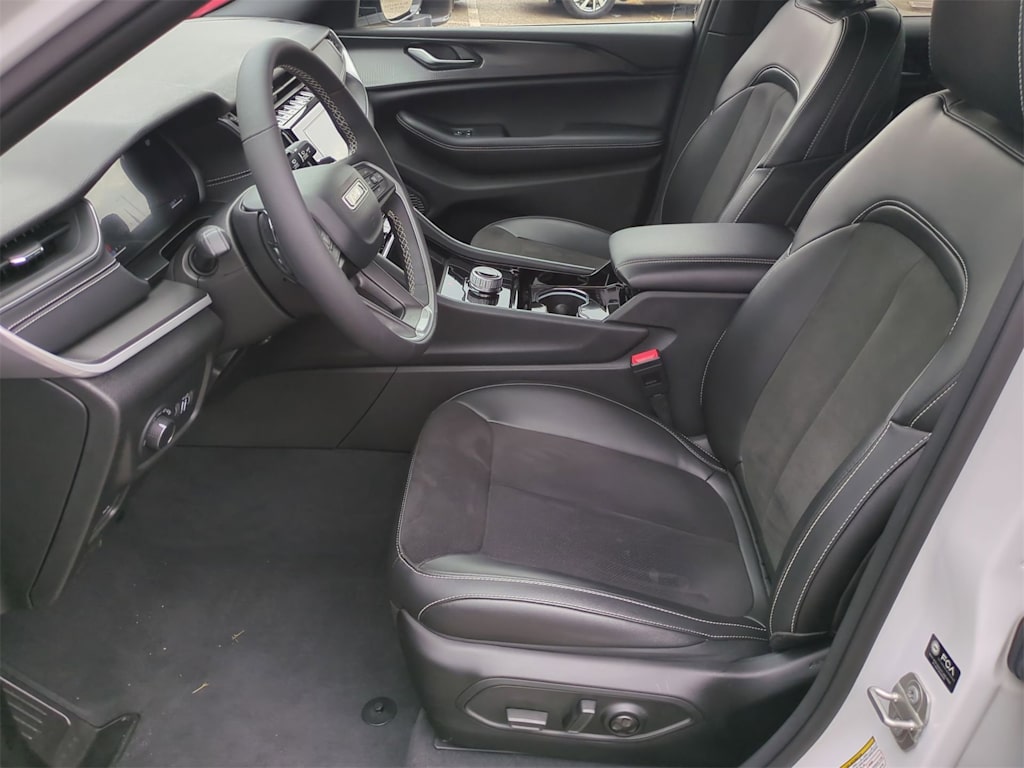 Thumbnail: 2023 Jeep Grand Cherokee - 10