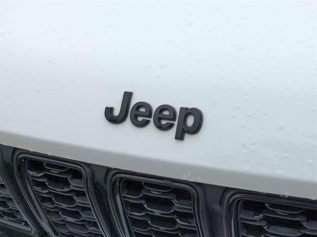 Thumbnail: 2023 Jeep Grand Cherokee - 7