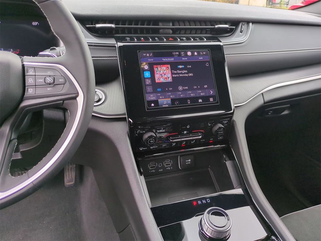 Thumbnail: 2023 Jeep Grand Cherokee - 14