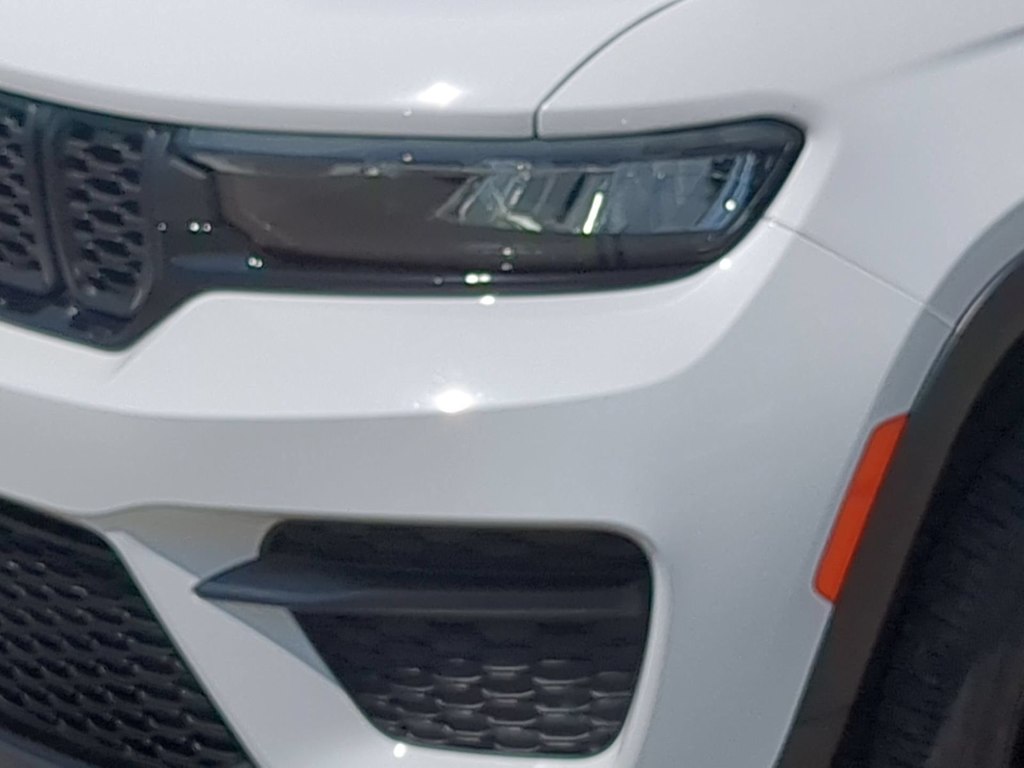 Thumbnail: 2023 Jeep Grand Cherokee - 23