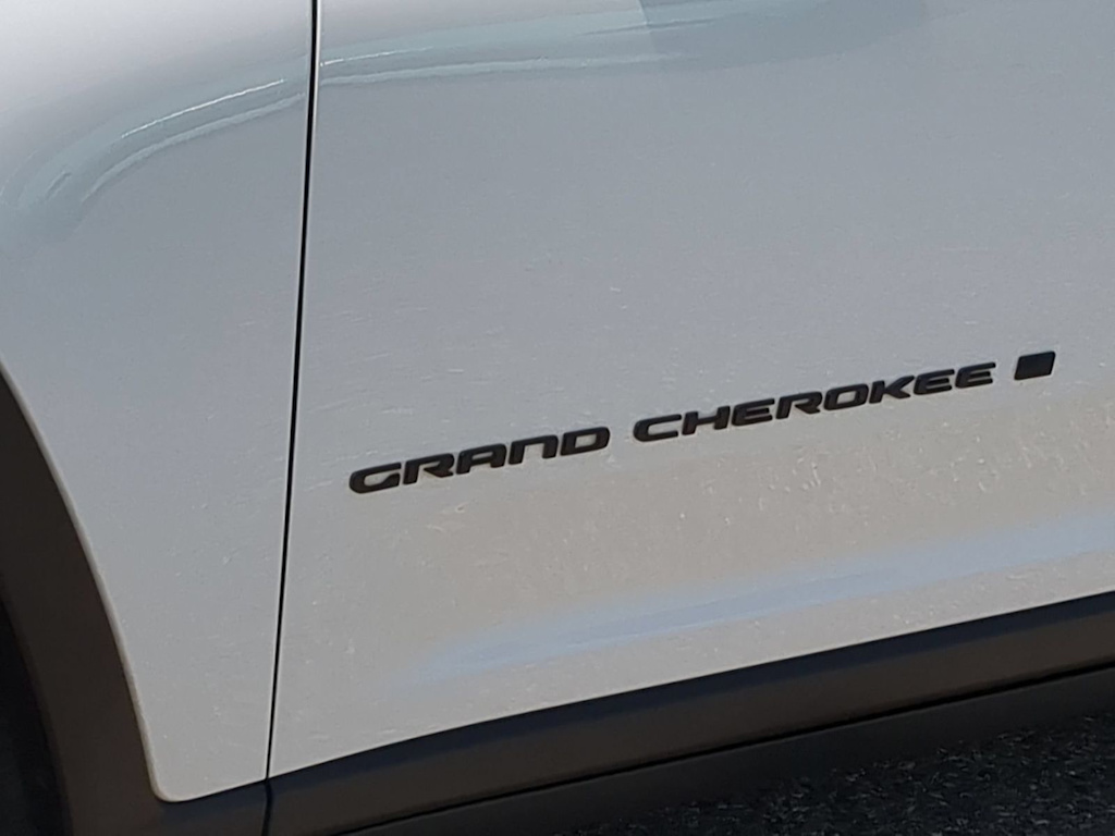 Thumbnail: 2023 Jeep Grand Cherokee - 24