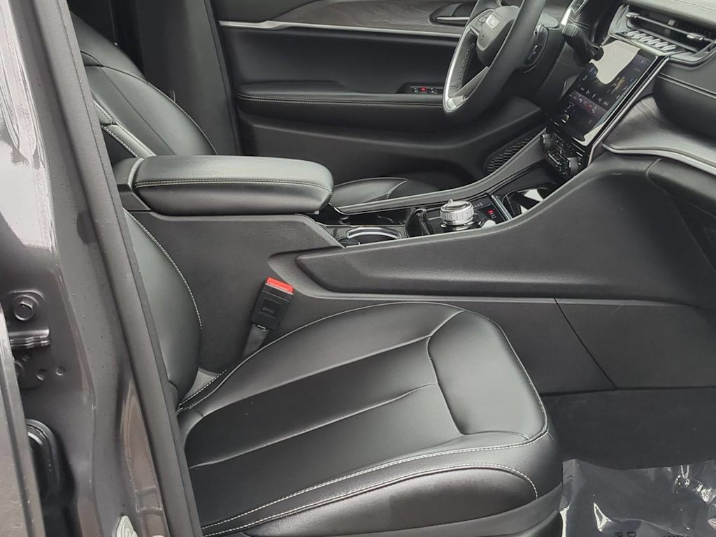 Thumbnail: 2023 Jeep Grand Cherokee - 11
