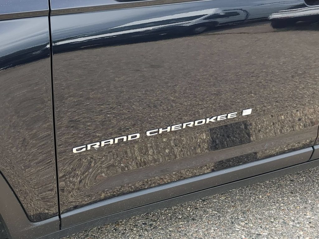 Thumbnail: 2023 Jeep Grand Cherokee - 24