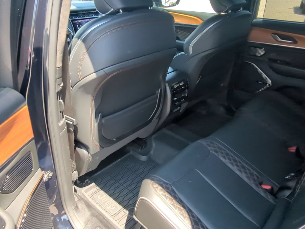 Thumbnail: 2024 Jeep Grand Cherokee - 11