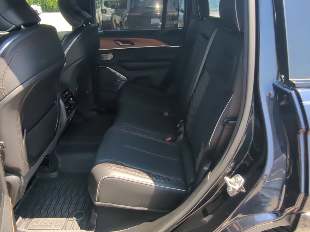 Thumbnail: 2024 Jeep Grand Cherokee - 23