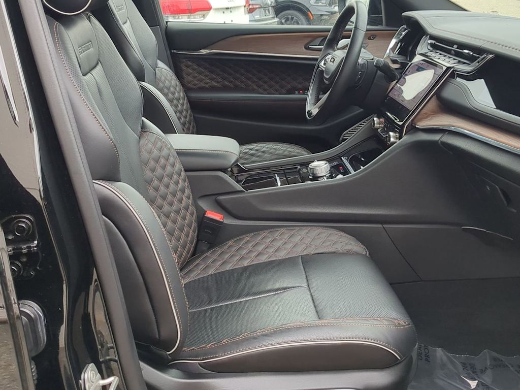 Thumbnail: 2024 Jeep Grand Cherokee - 10