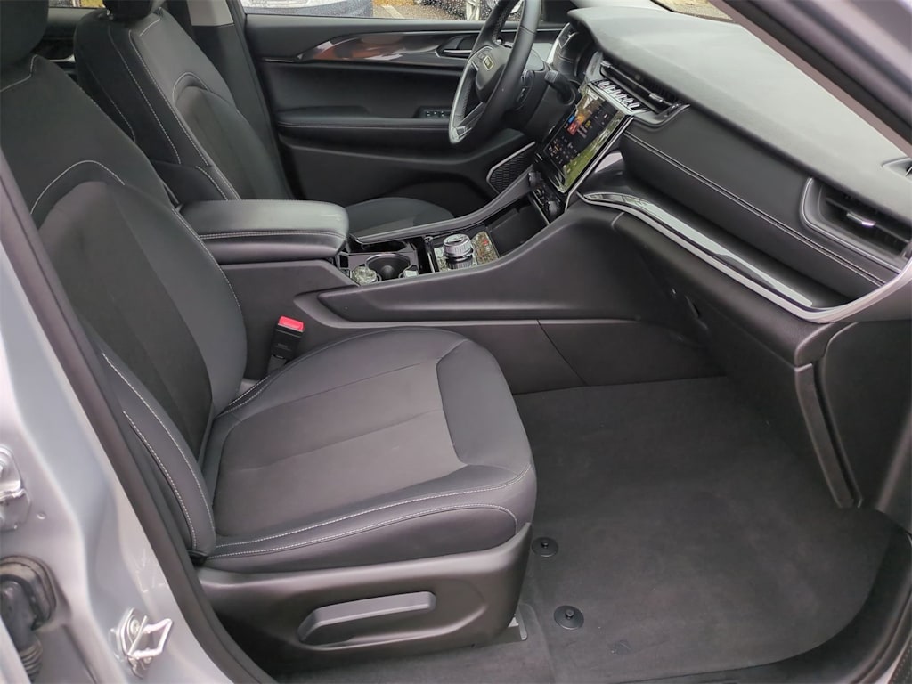 Thumbnail: 2022 Jeep Grand Cherokee L - 28