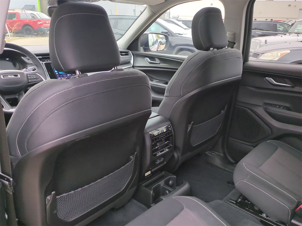 Thumbnail: 2023 Jeep Grand Cherokee L - 12