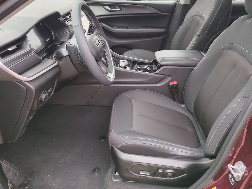 Thumbnail: 2023 Jeep Grand Cherokee L - 10