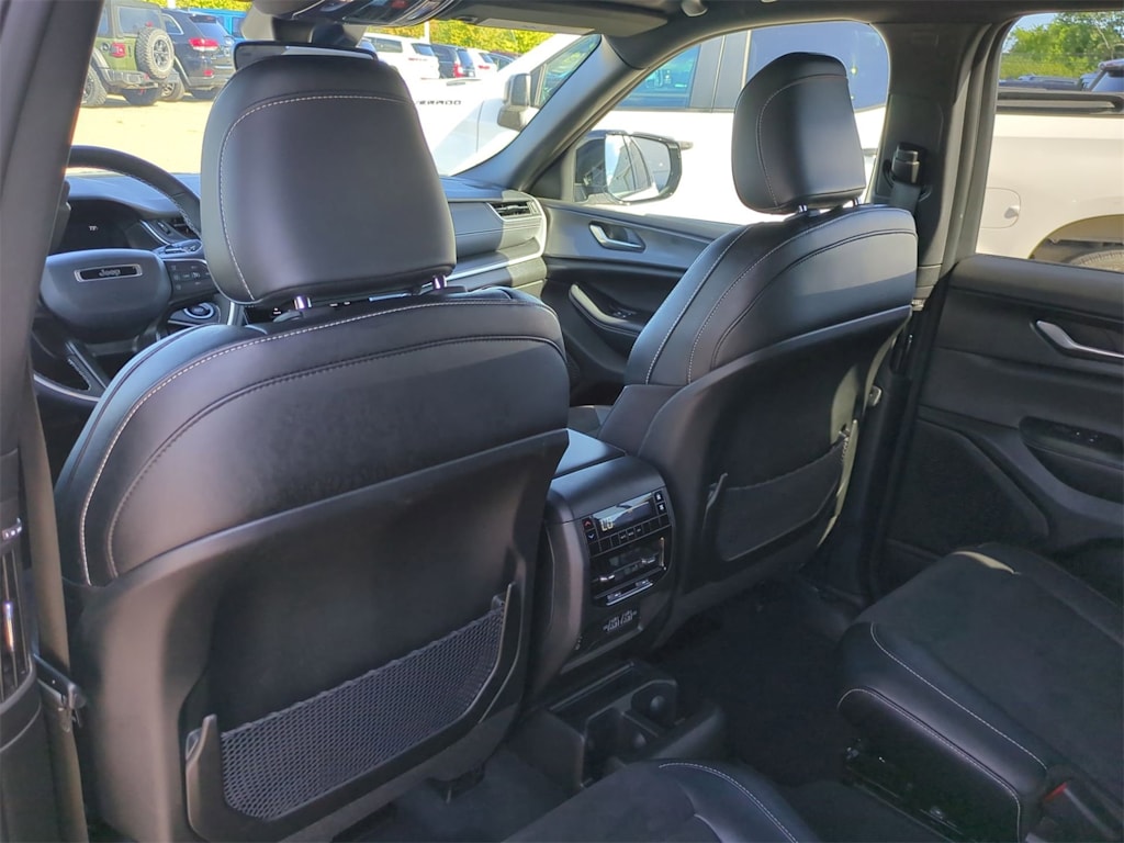 Thumbnail: 2023 Jeep Grand Cherokee L - 12