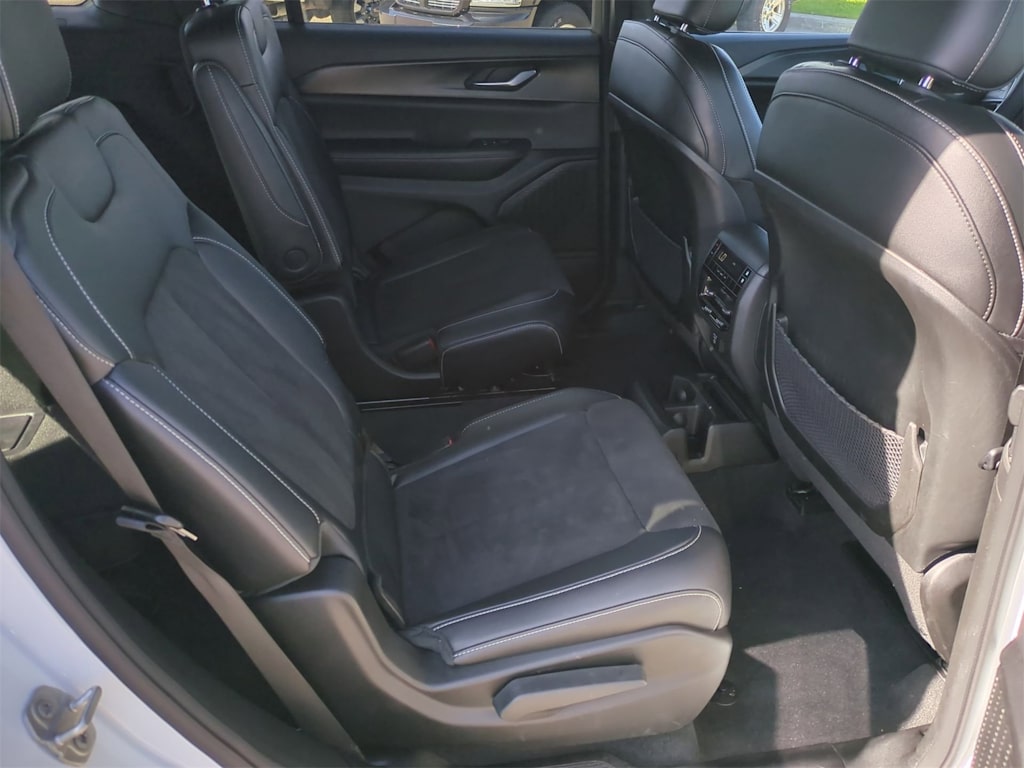 Thumbnail: 2023 Jeep Grand Cherokee L - 28