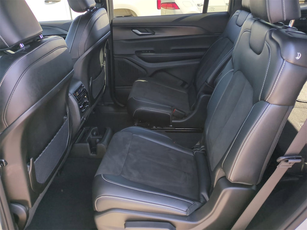 Thumbnail: 2023 Jeep Grand Cherokee L - 27