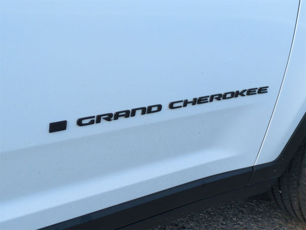 Thumbnail: 2023 Jeep Grand Cherokee L - 24