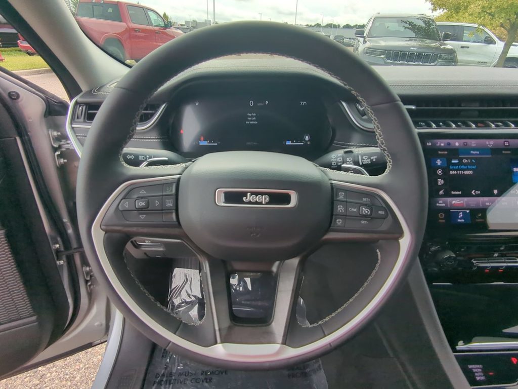 Thumbnail: 2023 Jeep Grand Cherokee L - 13