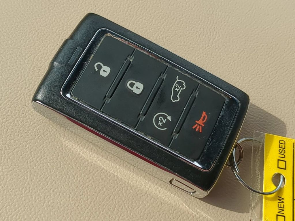 Thumbnail: 2023 Jeep Grand Cherokee L - 16