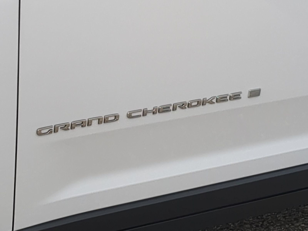 Thumbnail: 2023 Jeep Grand Cherokee L - 23