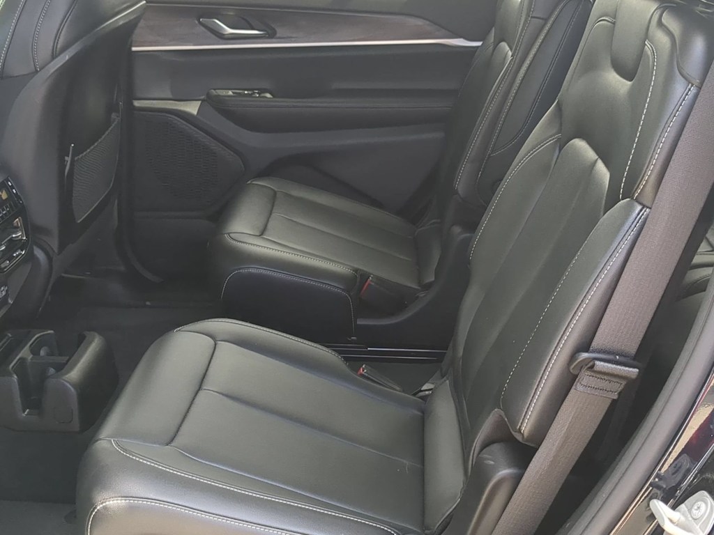 Thumbnail: 2023 Jeep Grand Cherokee L - 11
