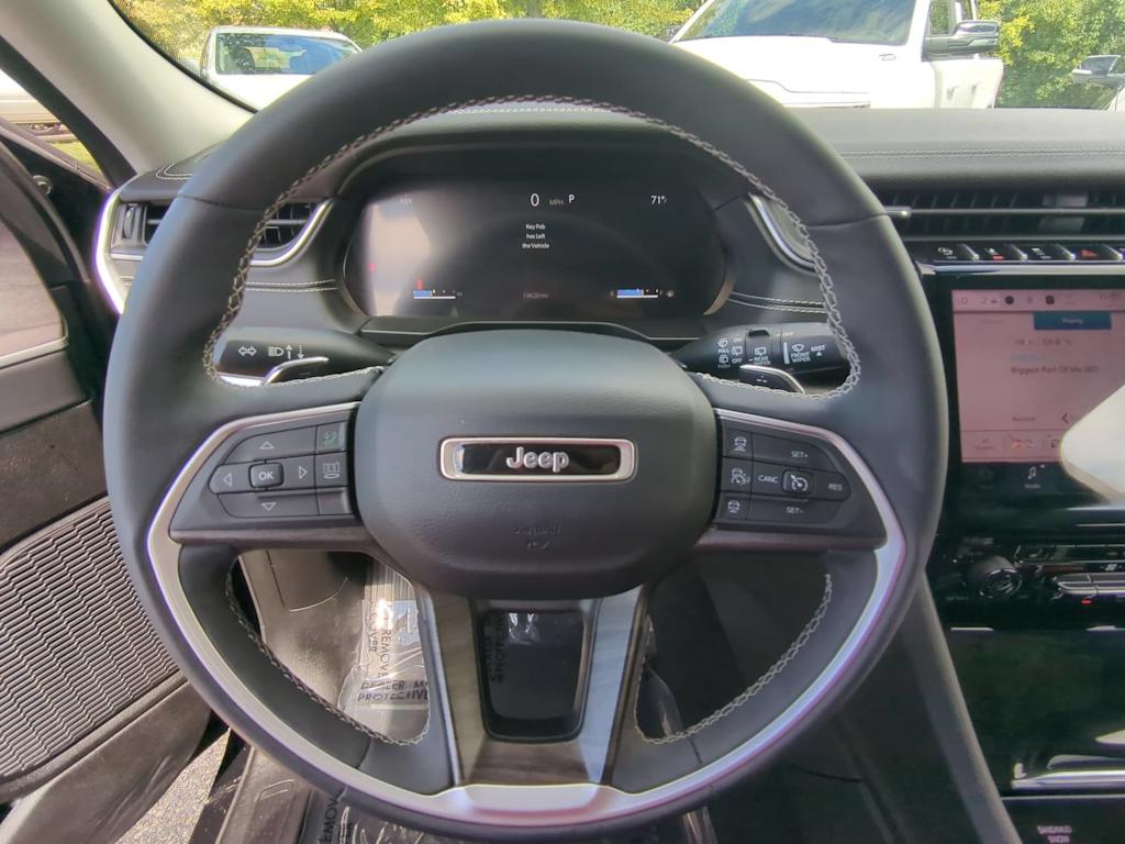 Thumbnail: 2023 Jeep Grand Cherokee L - 12