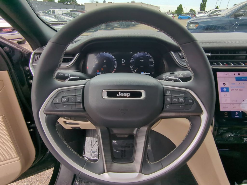Thumbnail: 2023 Jeep Grand Cherokee L - 13