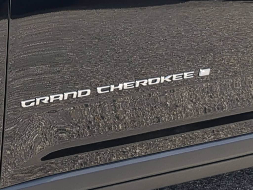 Thumbnail: 2022 Jeep Grand Cherokee L - 24