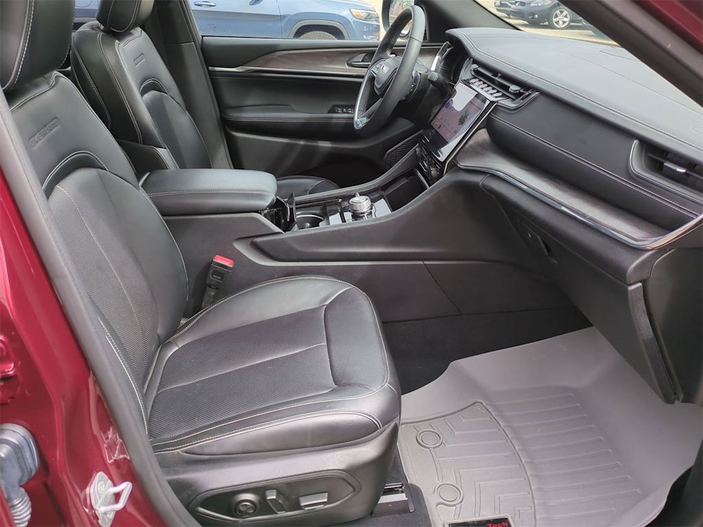 2023 Jeep Grand Cherokee L Overland 11