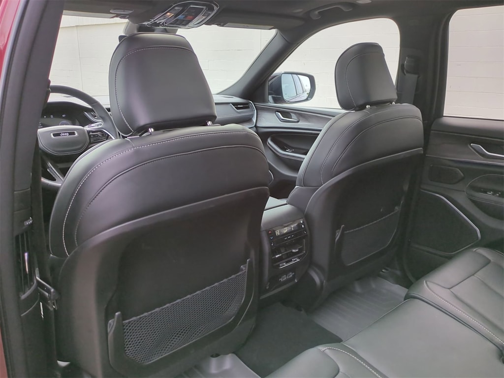 2023 Jeep Grand Cherokee L Overland 12