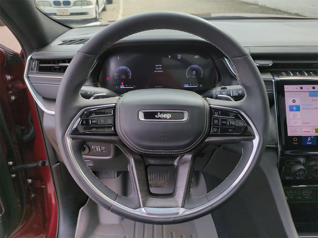 2023 Jeep Grand Cherokee L Overland 13