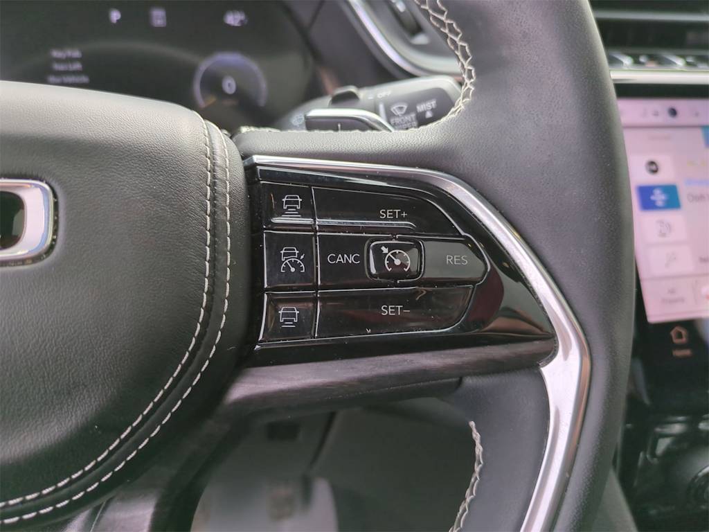 2023 Jeep Grand Cherokee L Overland 28