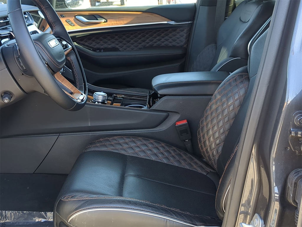 Thumbnail: 2023 Jeep Grand Cherokee L - 10