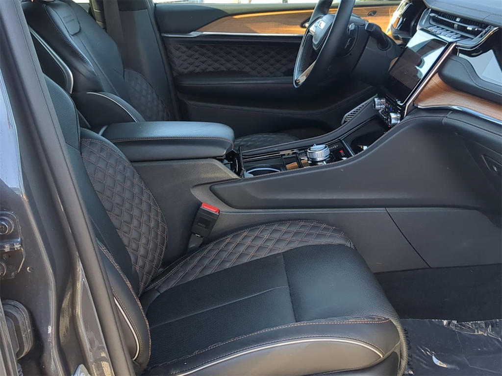 Thumbnail: 2023 Jeep Grand Cherokee L - 11