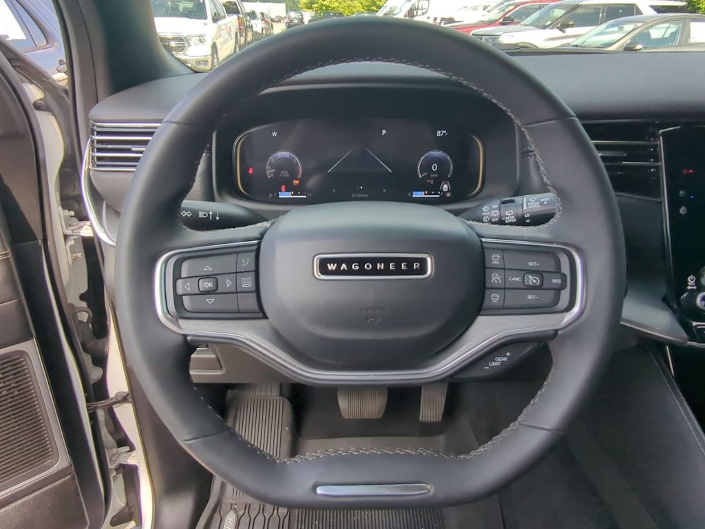 Thumbnail: 2022 Jeep Wagoneer - 13